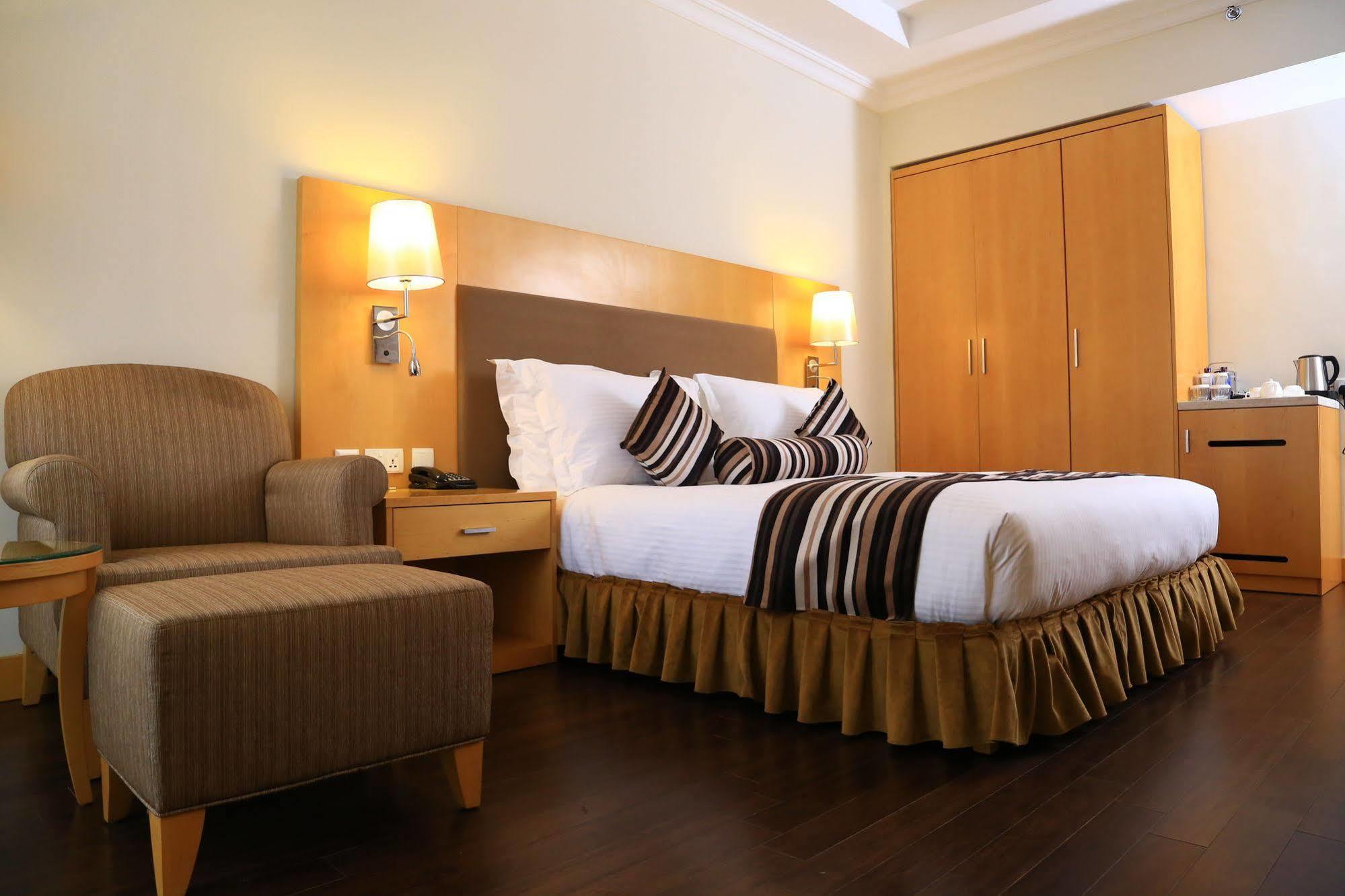 Отель Ramada Addis, Аддис-Абеба Экстерьер фото