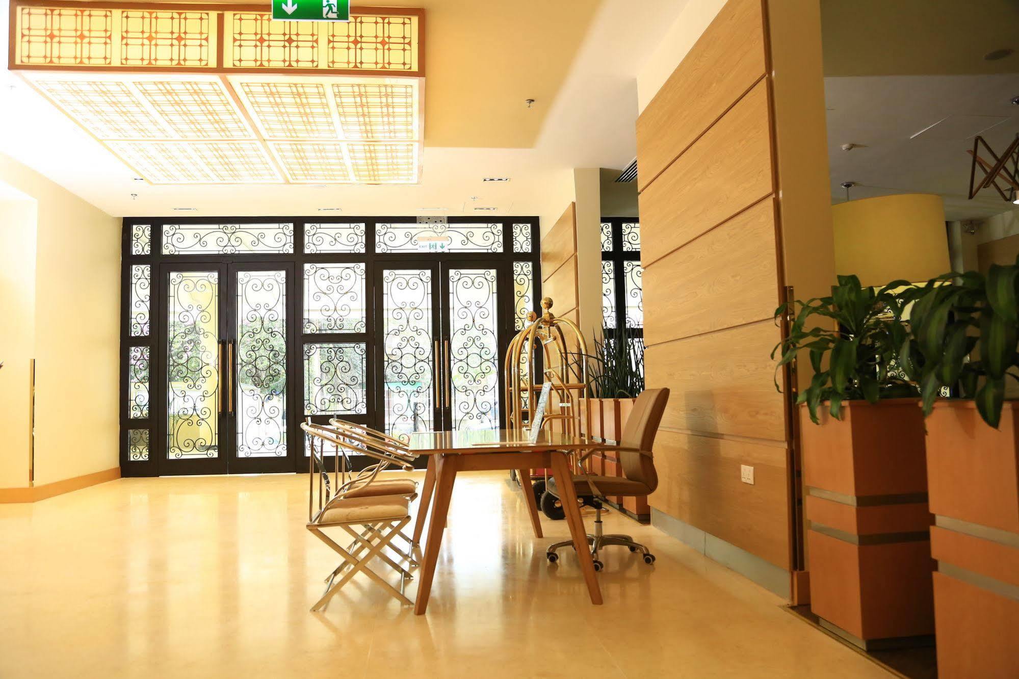 Отель Ramada Addis, Аддис-Абеба Экстерьер фото