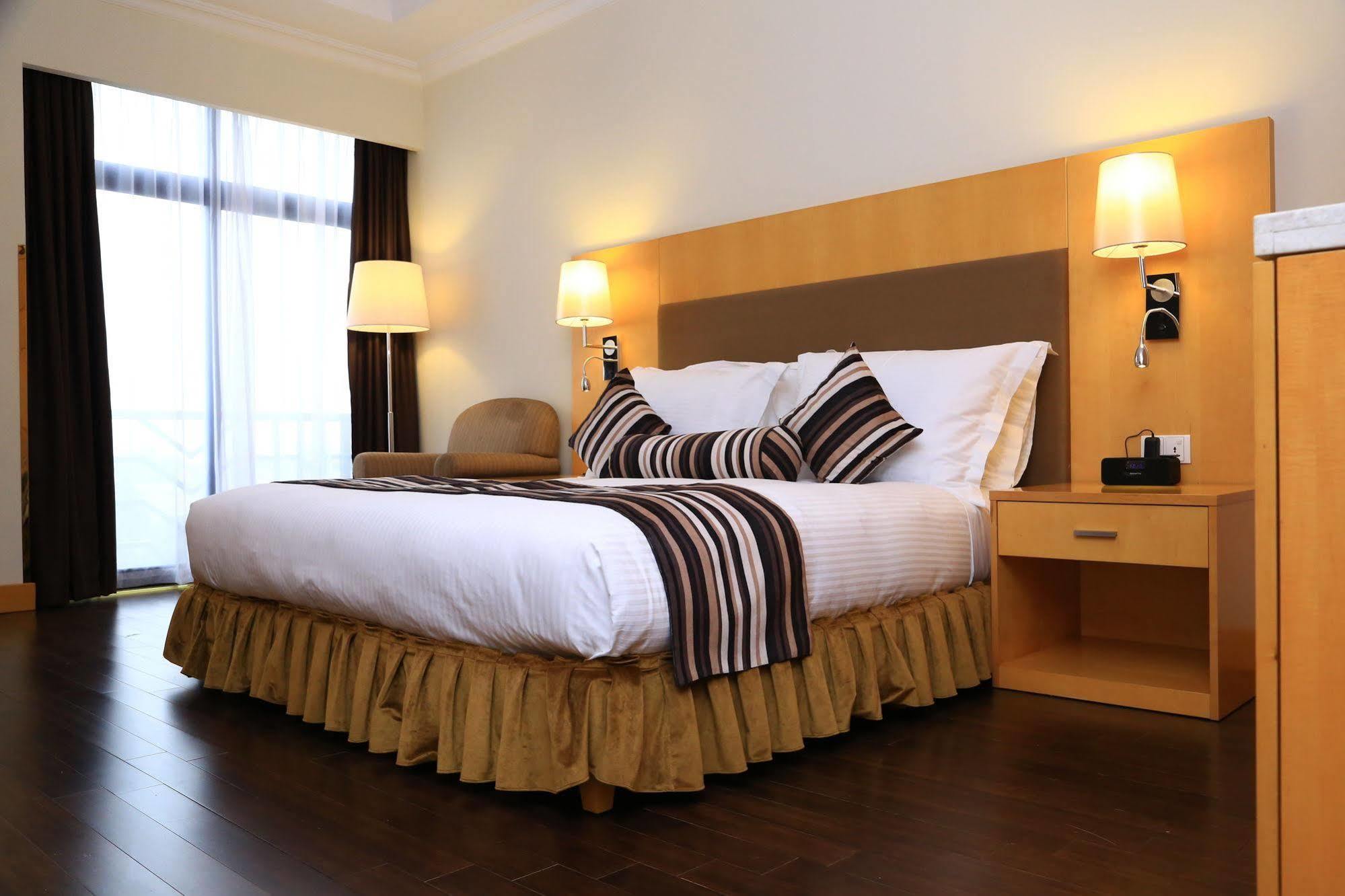Отель Ramada Addis, Аддис-Абеба Экстерьер фото
